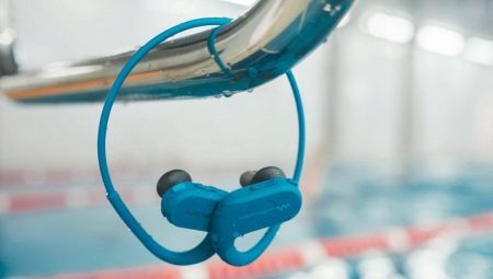 Headphones for the pool: description, range, selection