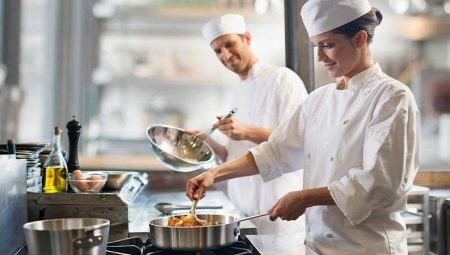 Vispusīgs šefpavārs: izglītības prasības un darba pienākumi