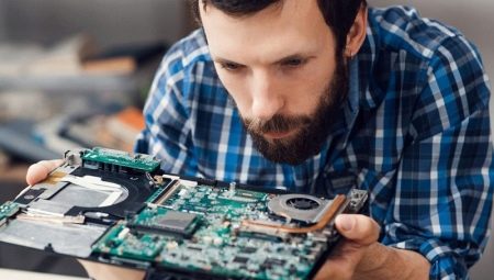 Elektronikai mérnök: szakmai színvonal és munkaköri kötelezettségek
