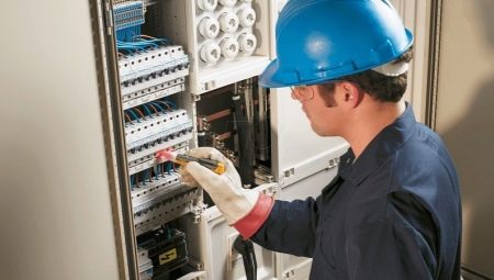 Eletricista serralheiro: descrição da profissão e descrições do trabalho
