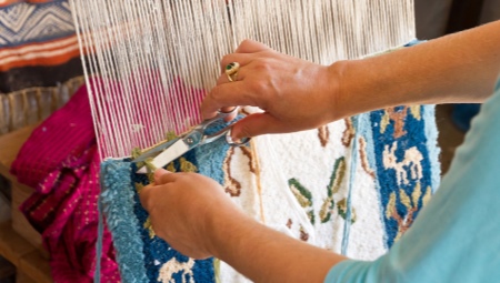 Hoe maak je een tapijt met je eigen handen?