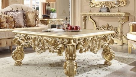 Hermosas mesas talladas en el interior.
