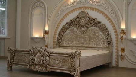 Vlastnosti vyrezávaných drevených postelí