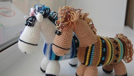 Nós tricotamos um cavalo amigurumi