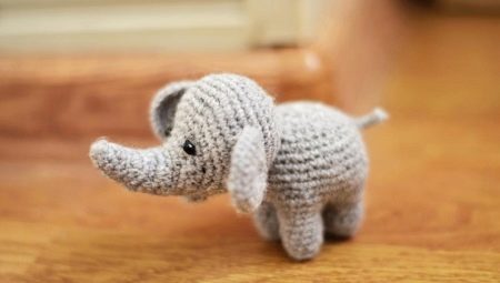 Crochet một con voi amigurumi