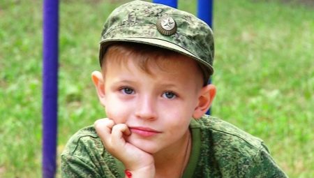Abbigliamento per bambini in stile militare