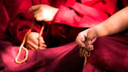 Mga tampok ng Buddhist mantras
