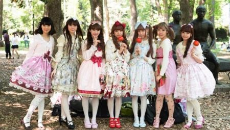 Lolita style features