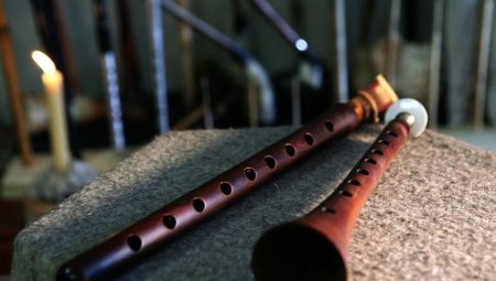 Duduk - Geschichte und ein Musikinstrument spielen