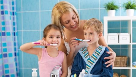 ¿Cómo cepillar correctamente los dientes a los niños?