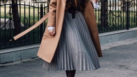 What can I wear with a pleated skirt in autumn?