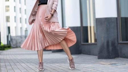 Quelles chaussures pouvez-vous porter avec une jupe plissée ?