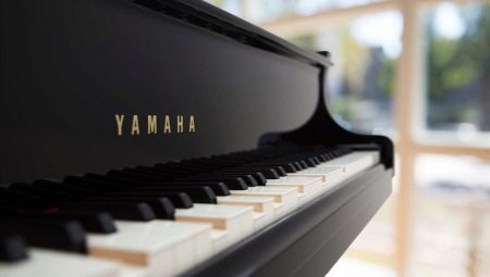 Viss par Yamaha klavierēm