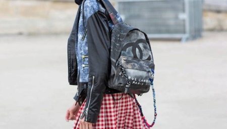 Mga backpack na may tatak ng Chanel