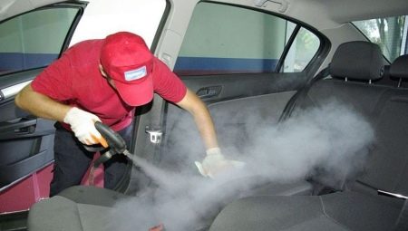 Chemische Reinigung des Autoinnenraums zum Selbermachen