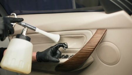 Zařízení pro chemické čištění automobilů