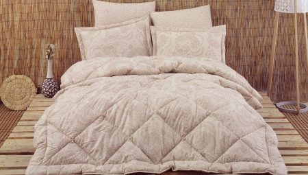 Bộ khăn trải giường bằng chăn lông vũ thay vì vỏ chăn lông vũ