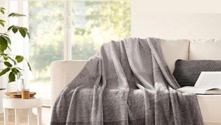 Lahat ng tungkol sa mga alpombra at bedspread ng European sizes