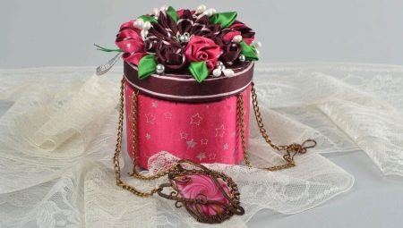 Mga orihinal na ideya para sa mga crafts mula sa satin ribbons