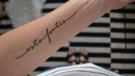 Татуировка под формата на надписи