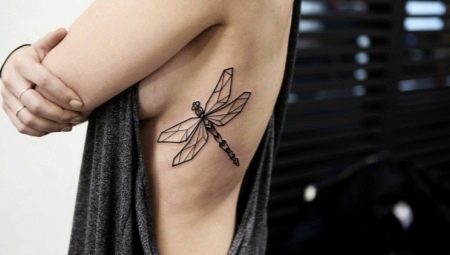 ¿Qué significan los tatuajes de libélulas y cómo son?
