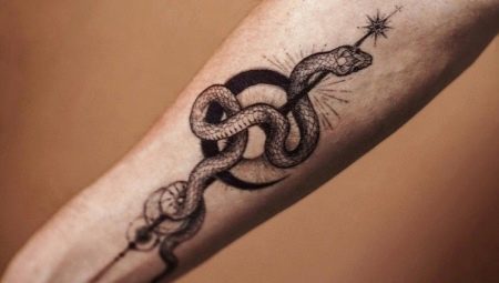 What do snake tattoos mean and where to apply them?