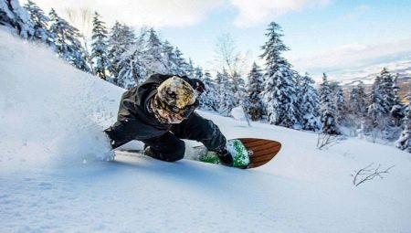Freeride auf einem Snowboard