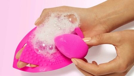 ¿Cómo lavar una esponja de base?