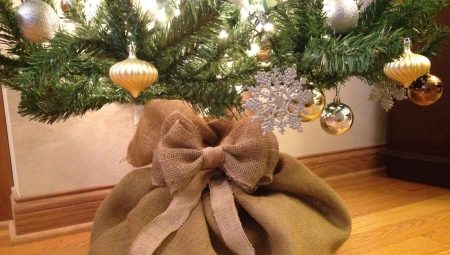 Come decorare la parte inferiore di un albero di Natale?