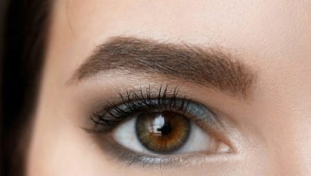 Make-up für braune Augen mit hängendem Lid