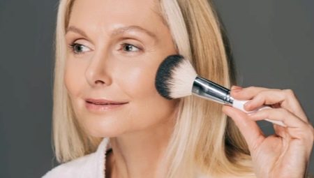 Make-up für Frauen nach 40 Jahren