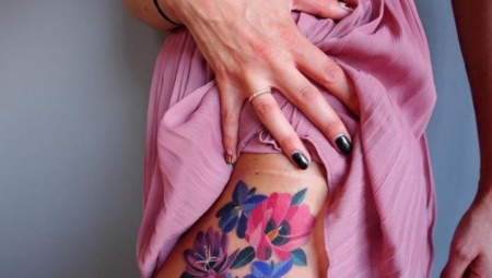 Visão geral das tatuagens coloridas para meninas e sua localização