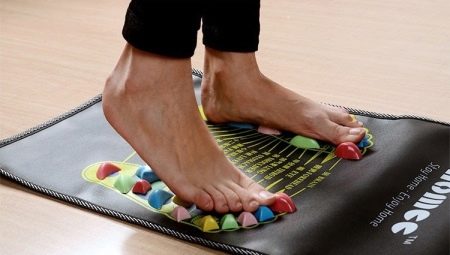 Mga tampok ng foot massage mat