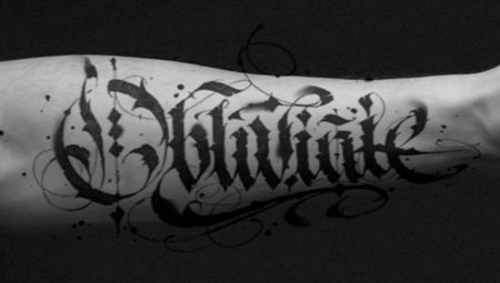 Különféle kalligráfia tetoválás minták