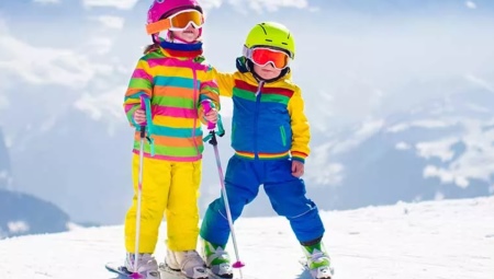 مجموعة متنوعة من بدلات التزلج للأطفال واختيارهم