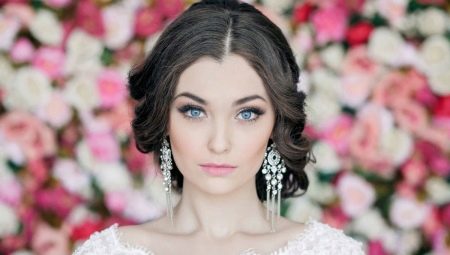 Bruidsmake-up voor meisjes met blauwe ogen