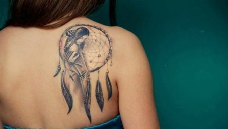Tattoo on shoulder blades for girls