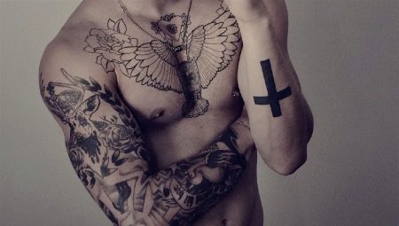 Tatuaje de cruz invertida