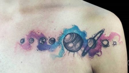 Tattoo na may larawan ng parada ng mga planeta