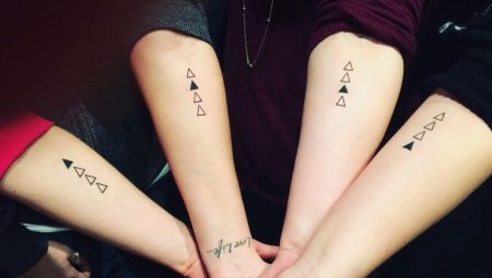 Tatouage avec des symboles d'amitié