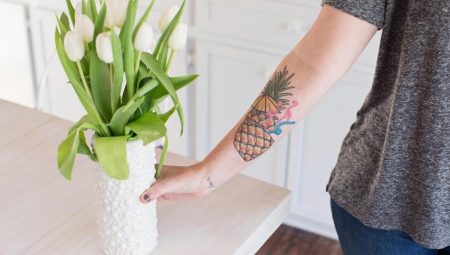 Татуировка с ананас