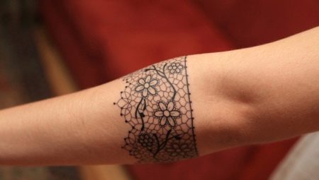 Tattoo in the form of a bracelet on the hands of girls