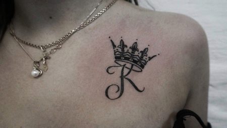 Tatuaż w formie liter
