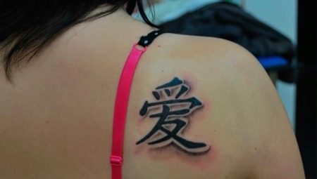 Tatoeage in de vorm van Chinese karakters