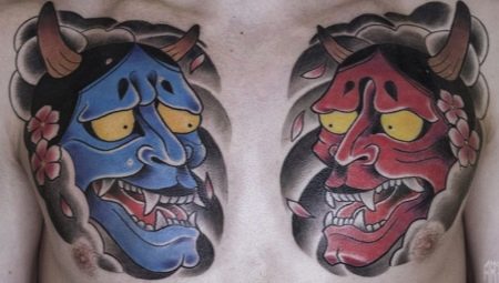 Tatuaje en forma de máscaras japonesas.