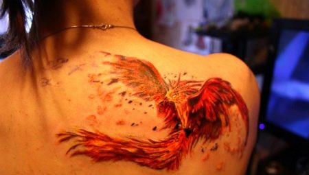Tutto sul tatuaggio Phoenix per ragazze