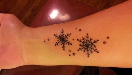 Viss par sniegpārsliņu tetovējumu