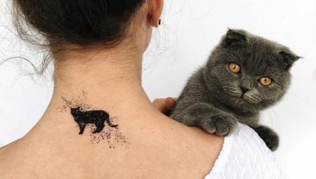 Semnificația și schițele tatuajelor de pisici pentru fete