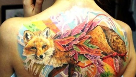De betekenis van een vos-tatoeage voor meisjes en hun variëteiten