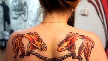 Semnificația unui tatuaj sub formă de pește de aur și opțiuni pentru executarea acestuia